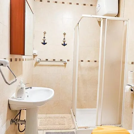 Front Seaview Cozy In Shared Flat - R1 Homestay szállás